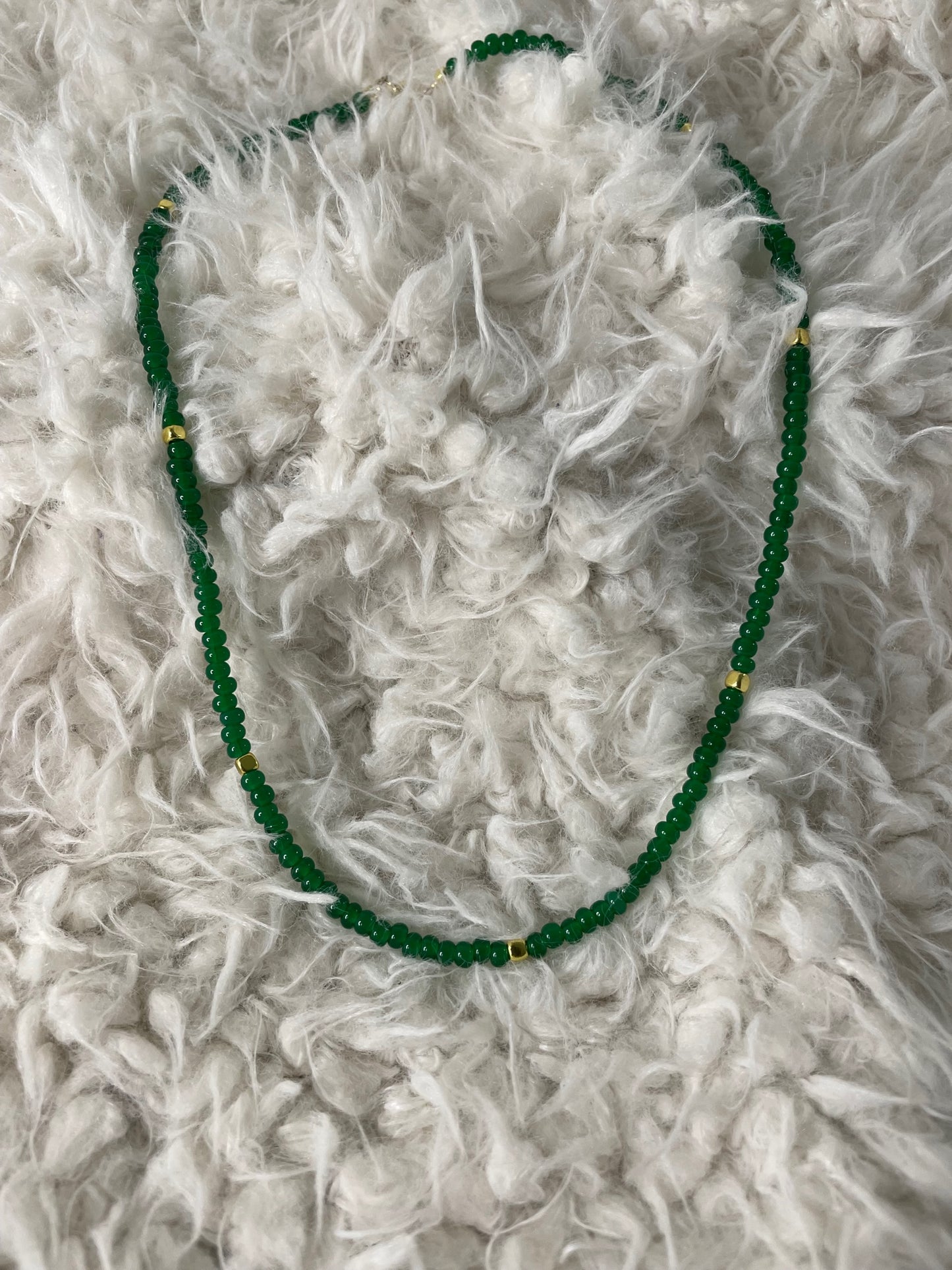 Chic Emerald Green Glass Beaded Necklace with Gold Accents