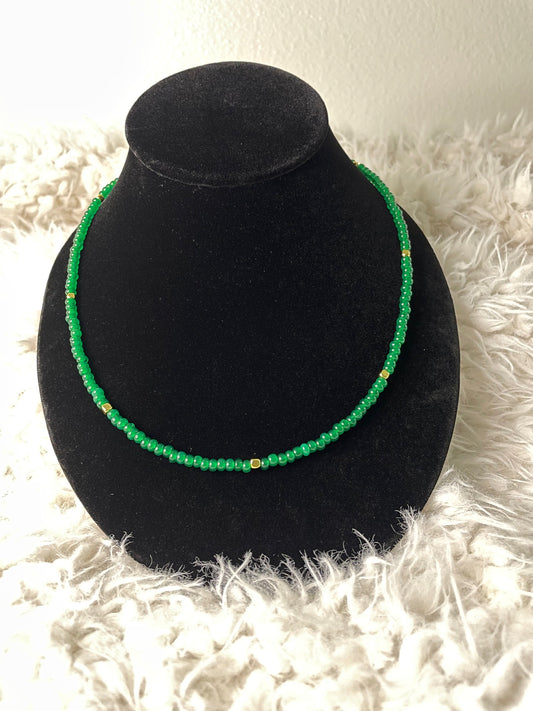 Chic Emerald Green Glass Beaded Necklace with Gold Accents
